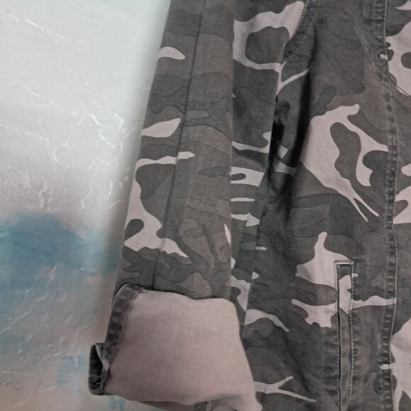 Ethyl women's size M camo denim jacket, NEW WITHOUT TAGS - Picture 4 of 8